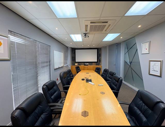 700M² OFFICE FOR SALE IN FOURWAYS